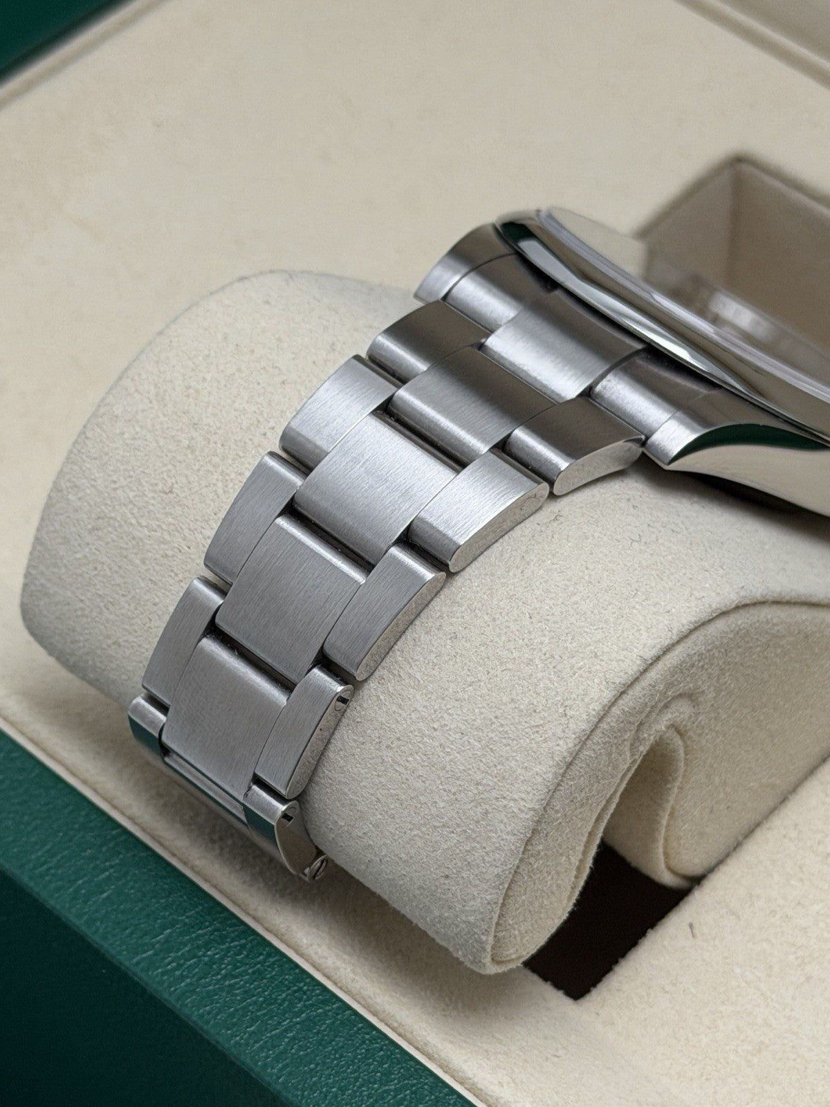 Rolex Oyster Perpetual 41mm - 124300 Green Dial - 2025 Full Set - £6,750 Collect5