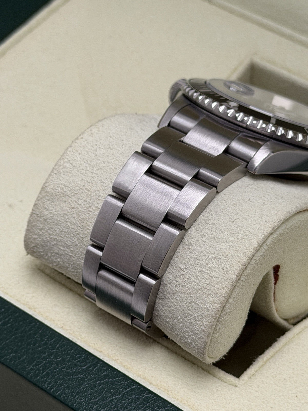Rolex Submariner Date - 16610 - Box & Papers - 2004 - £7,750 On Collection4