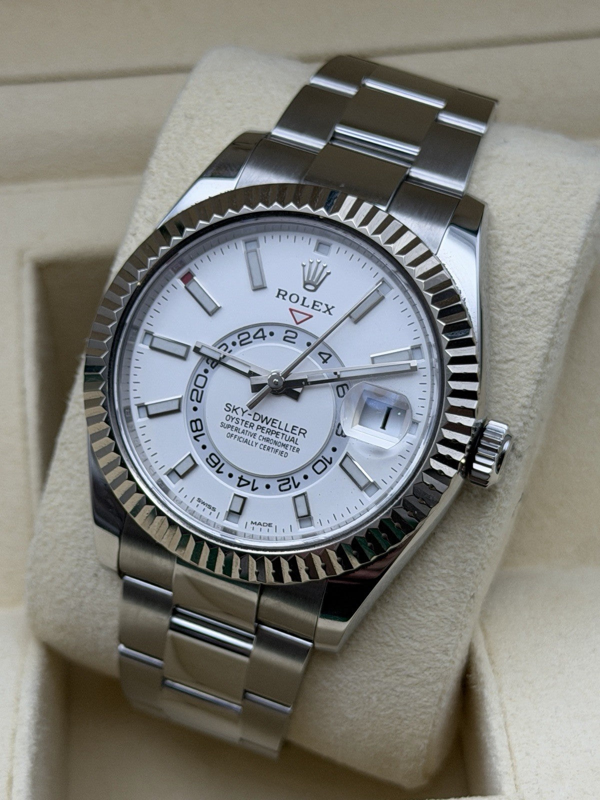Rolex Sky Dweller - 326934 - White Dial - Year 2020 - £11,995 Collection0