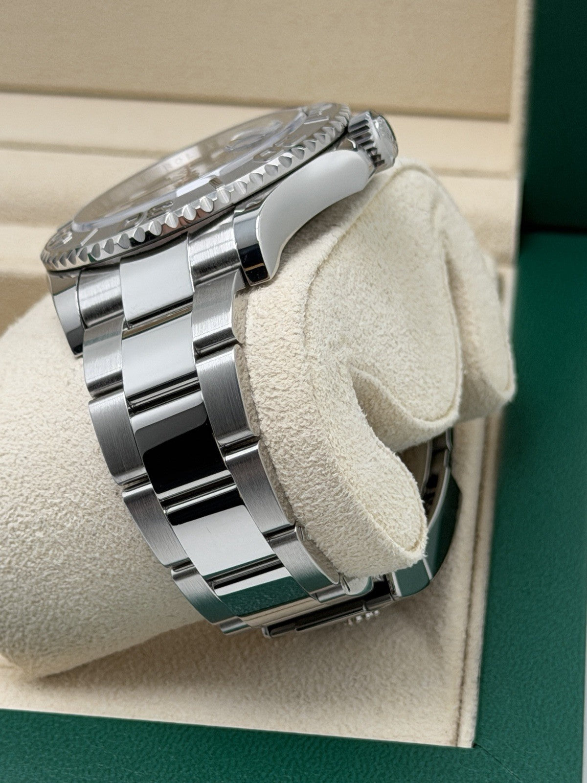 Rolex Yacht Master 40 - 126622 Blue Dial - 2024 Full Set - £10,250 Collection5
