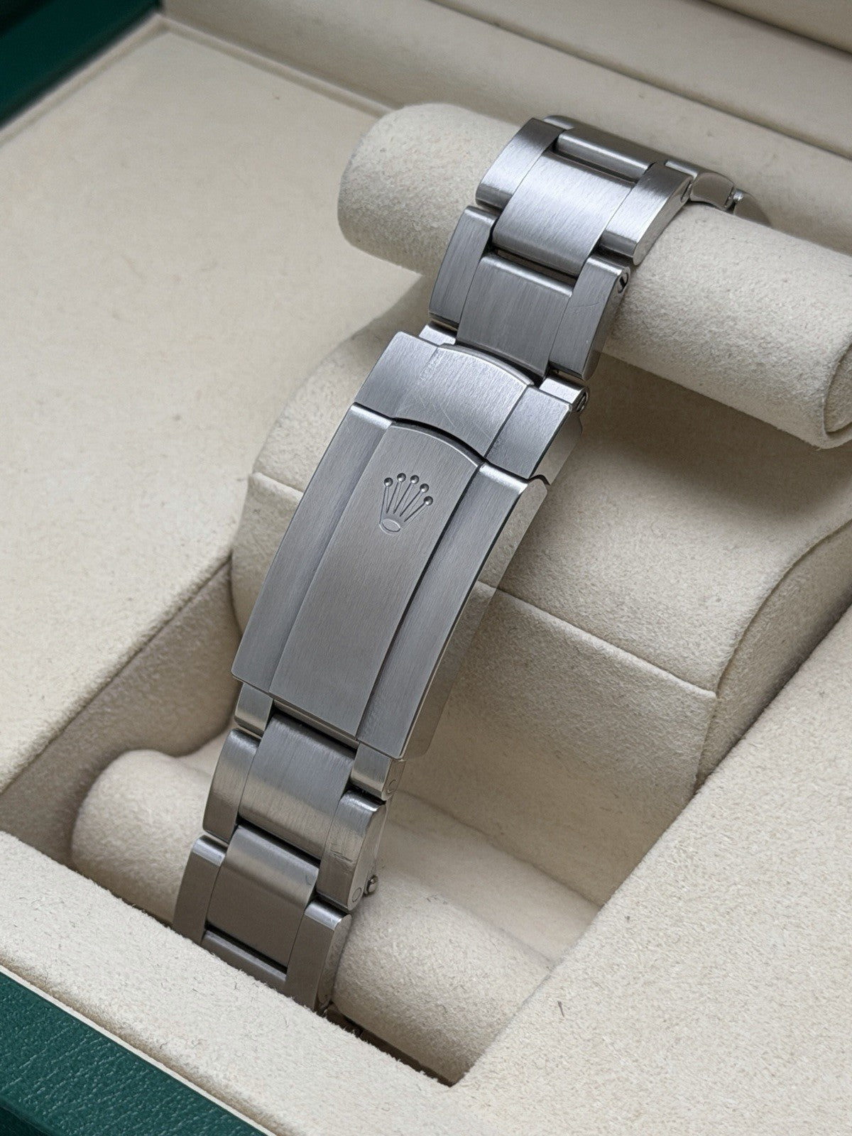 Rolex Oyster Perpetual 41mm - 124300 Green Dial - 2025 Full Set - £6,750 Collect8