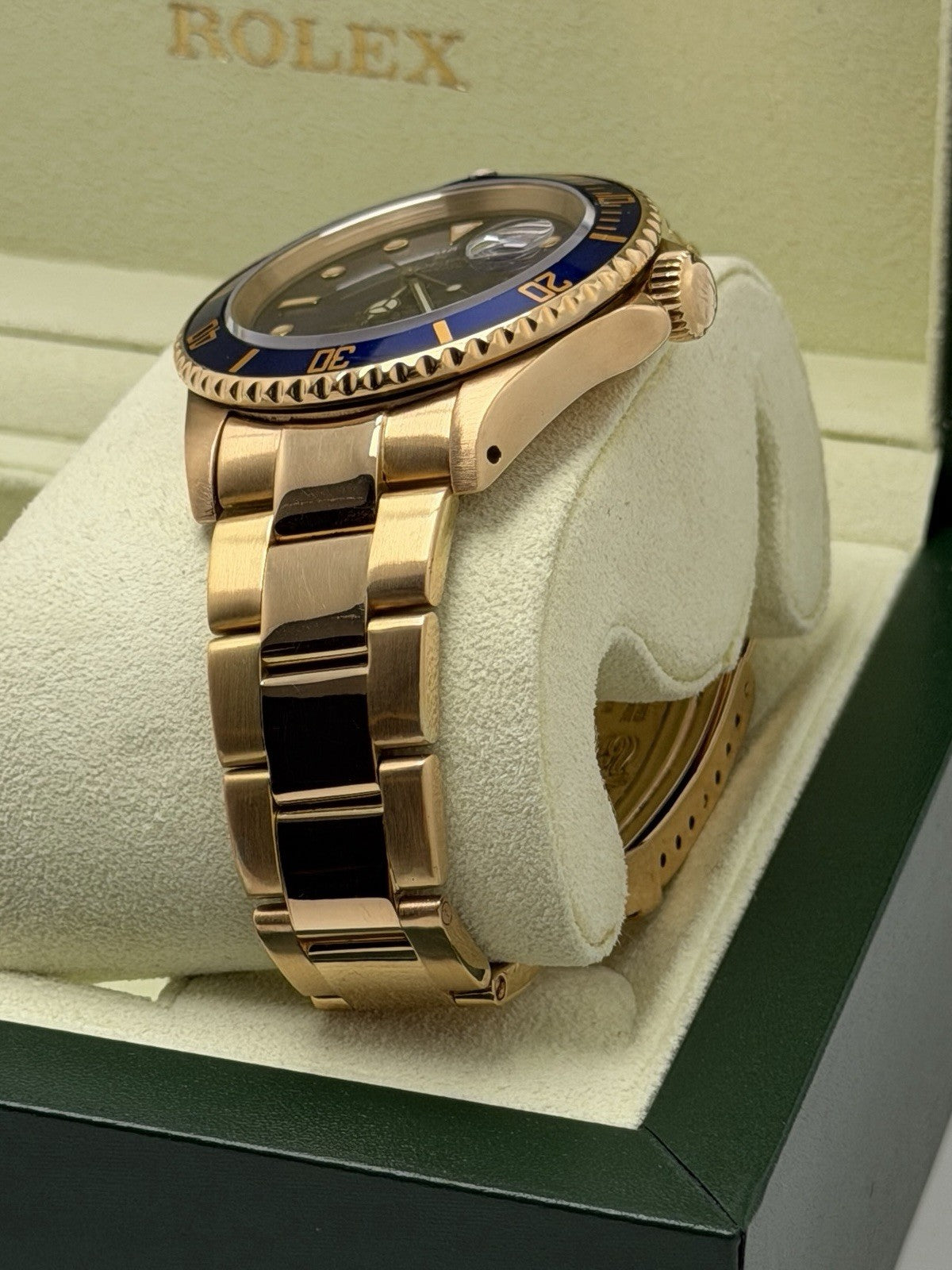 Rolex Submariner Date - 16618 - 1989 Box & Accessories - £18,750 On Collection4