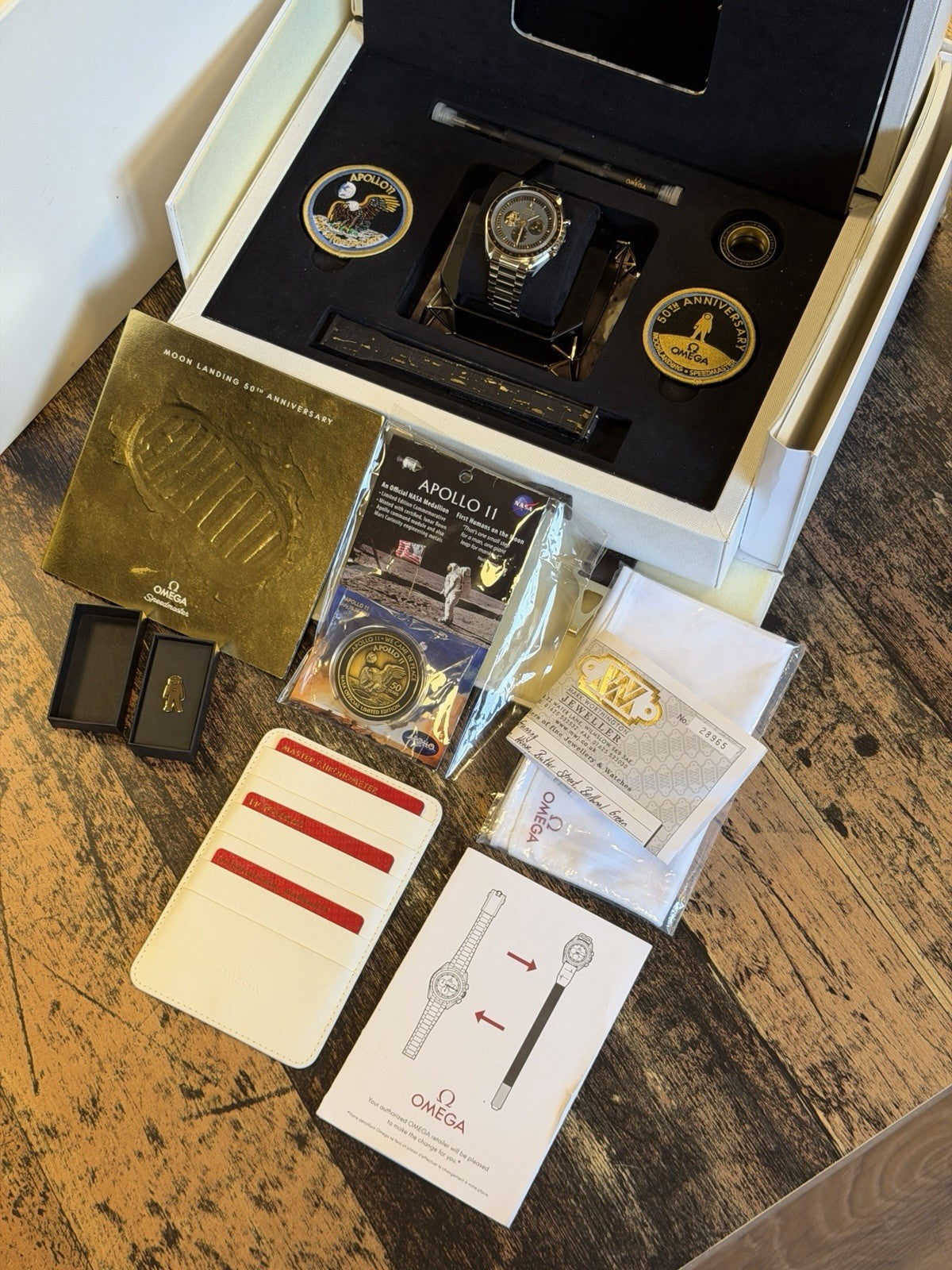 Omega Speedmaster Apollo 11 - 310.20.42.50.01.001-2019 Full Collectors Grade Set17