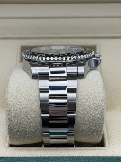 Rolex GMT-MASTER II 116710LN - Year 2016 - Full Set - £8995 On Collection6