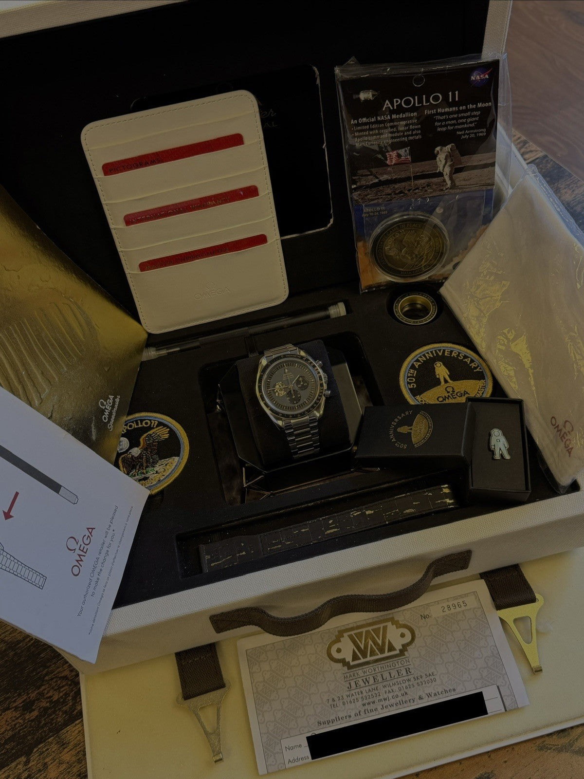 Omega Speedmaster Apollo 11 - 310.20.42.50.01.001 - 2019 Full Collectors Set7