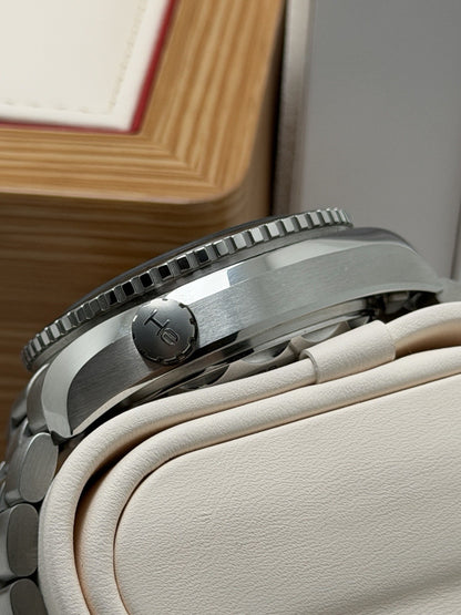 OMEGA Seamaster Planet Ocean 215.30.46.51.01.002 - 2023 Full Set - £4750 Collect3