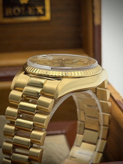 Rolex Day-Date 36 - 18238 - Factory Champagne Diamond Dial - Boxed5