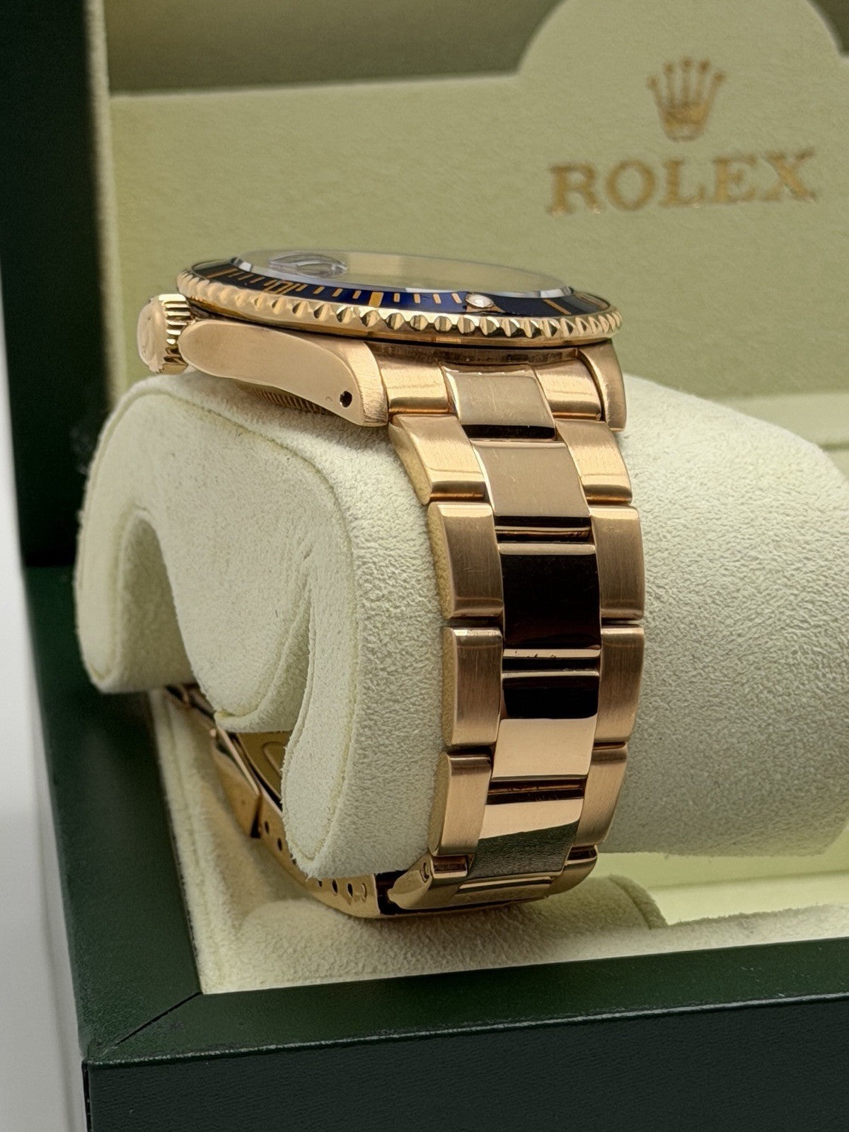 Rolex Submariner Date - 16618 - 1989 Box & Accessories - £18,750 On Collection5