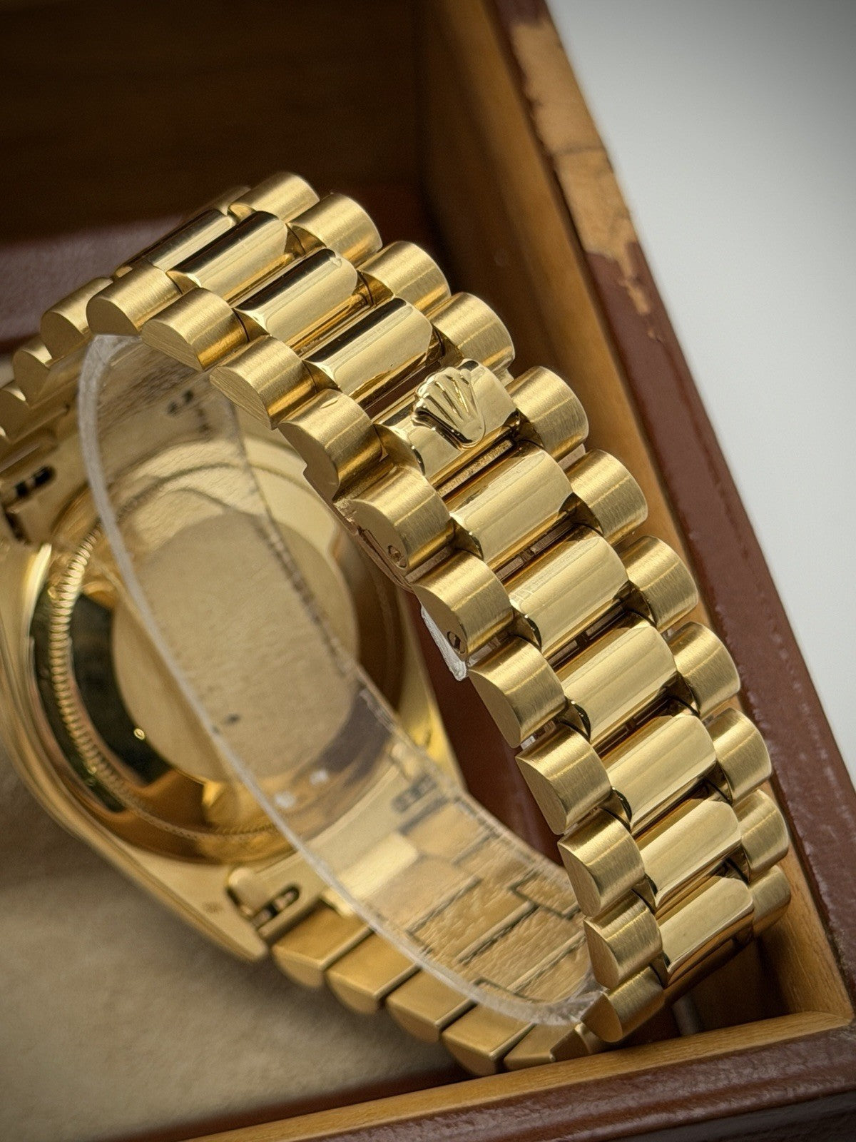 Rolex Day-Date 36 - 18238 - Factory Champagne Diamond Dial - Boxed11