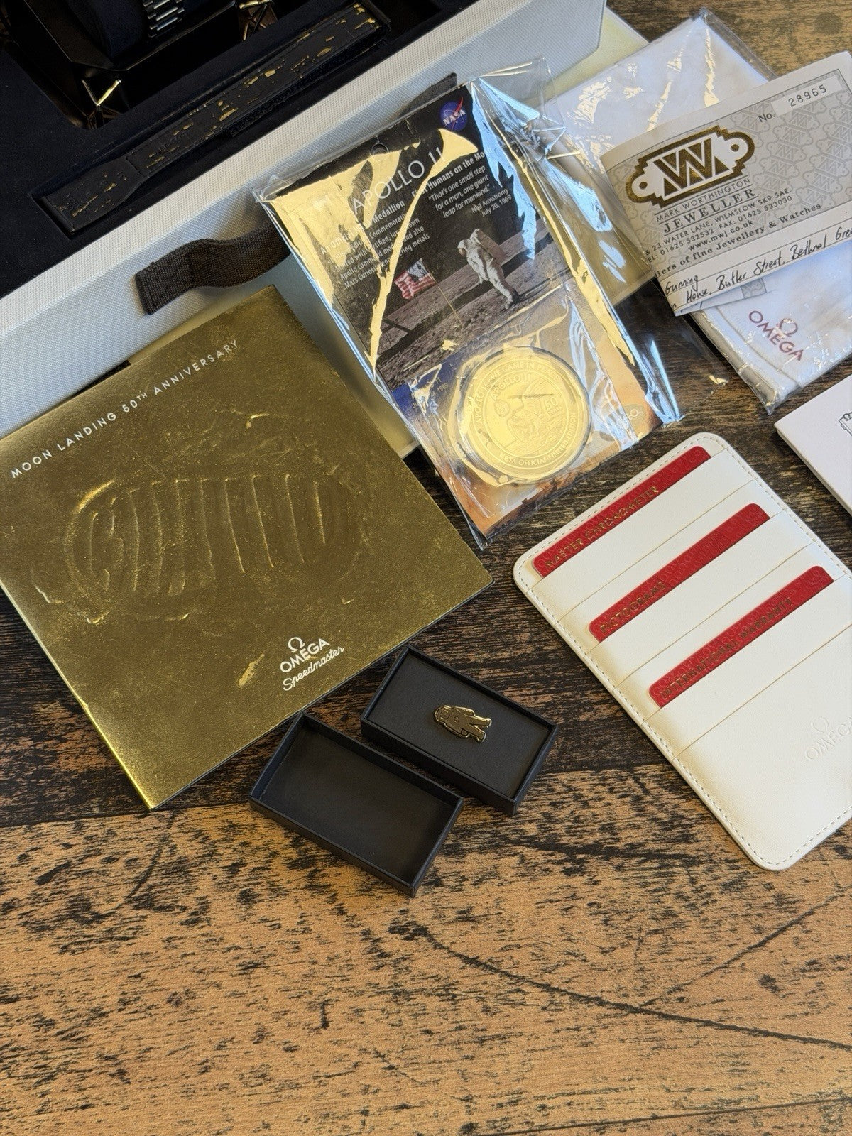 Omega Speedmaster Apollo 11 - 310.20.42.50.01.001-2019 Full Collectors Grade Set18