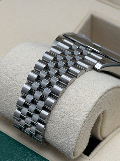 Rolex Datejust 126300 - Green Motif Dial - 2023 Full Set - £10,500 Collection6