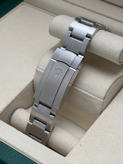 Rolex Oyster Perpetual 41mm - 124300 Green Dial - 2025 Full Set - £6,995 Collect8