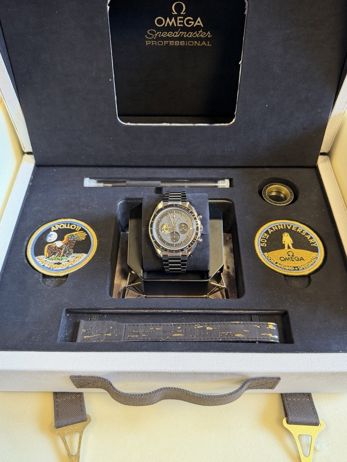 Omega Speedmaster Apollo 11 - 310.20.42.50.01.001 - 2019 Full Collectors Set9