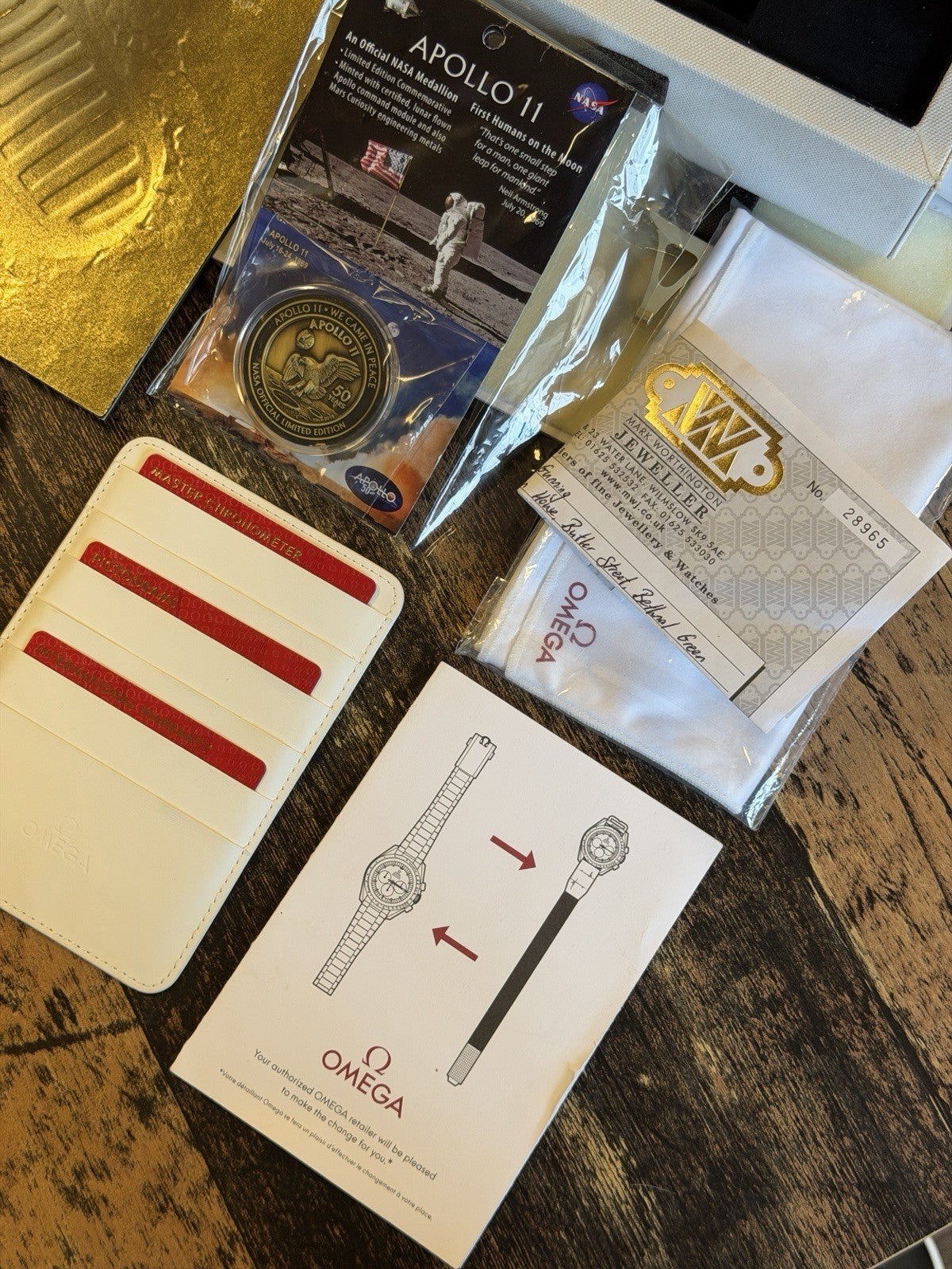 Omega Speedmaster Apollo 11 - 310.20.42.50.01.001-2019 Full Collectors Grade Set15