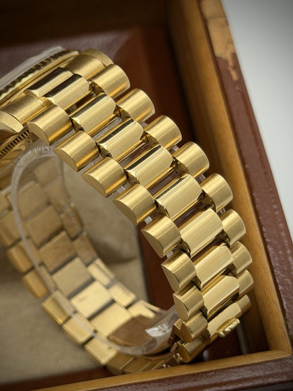 Rolex Day-Date 36 - 18238 - Factory Champagne Diamond Dial - Boxed9