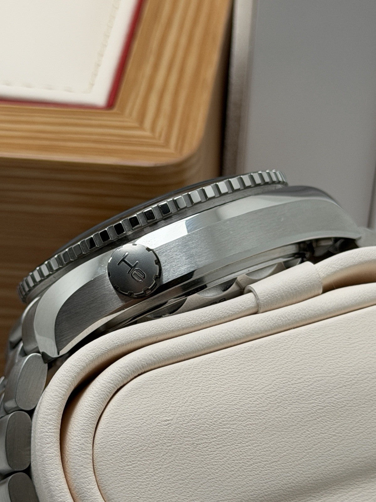OMEGA Seamaster Planet Ocean 215.30.46.51.01.002 - 2023 Full Set - £4750 Collect3